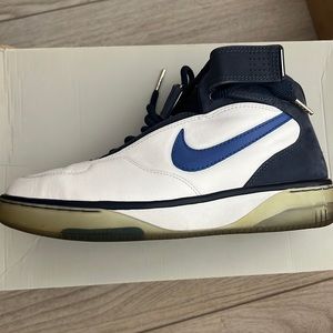 NIKE - JORDANS AIR FORCE 25